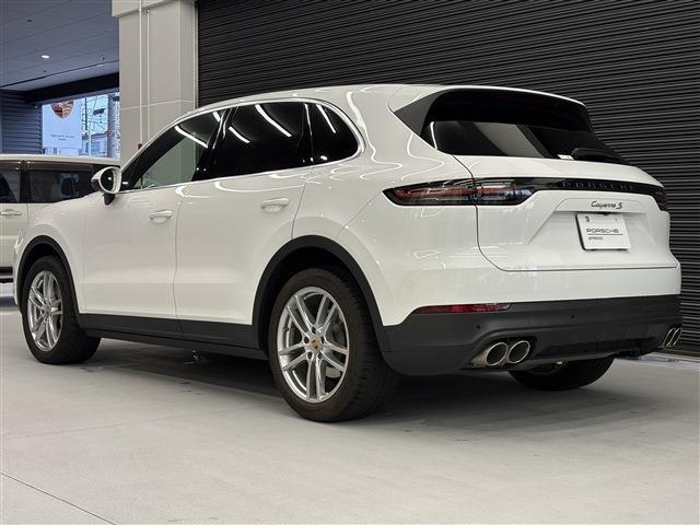 Porsche Cayenne 2