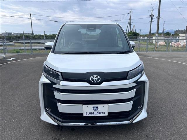 Toyota Noah 4