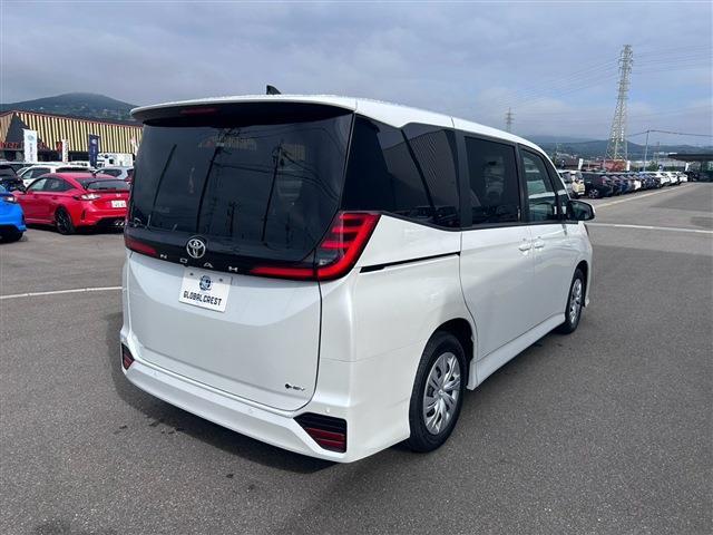 Toyota Noah 6