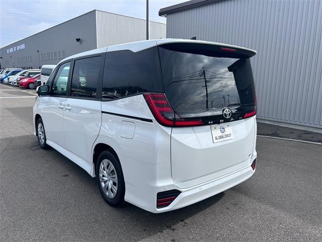 Toyota Noah 8