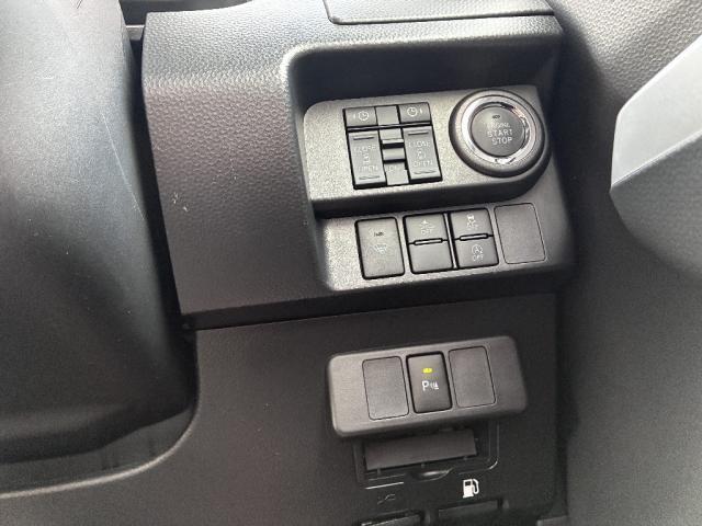 Toyota Roomy 6