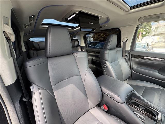 Toyota Vellfire 11