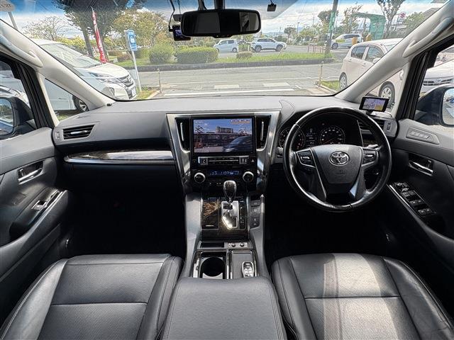 Toyota Vellfire 4