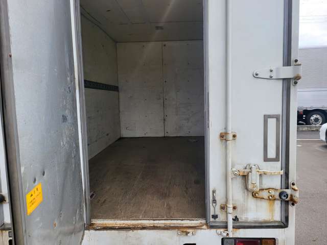 Isuzu Elf 7