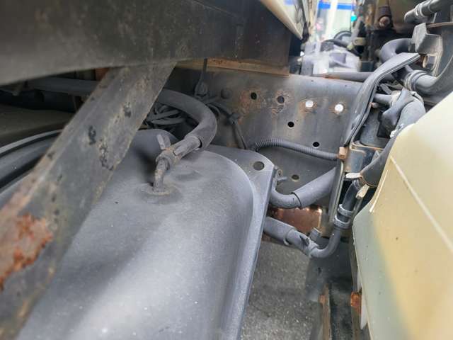 Isuzu Elf 8
