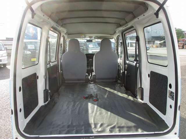 Daihatsu Hijet Cargo 11
