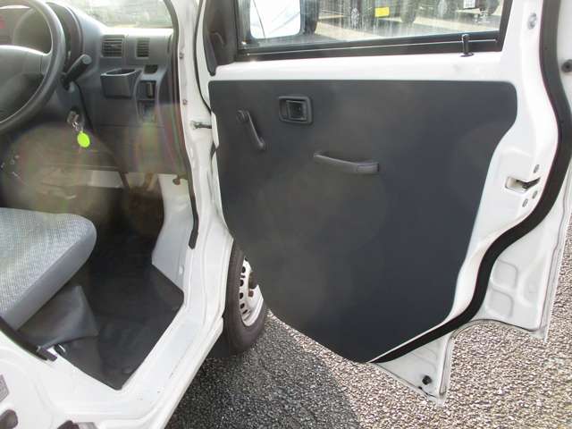Daihatsu Hijet Cargo 12