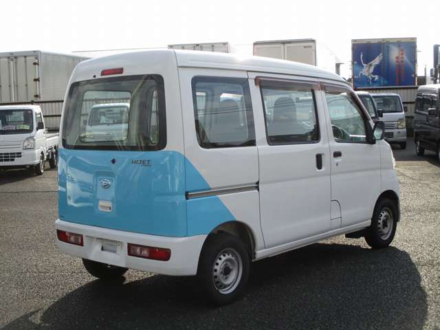 Daihatsu Hijet Cargo 2