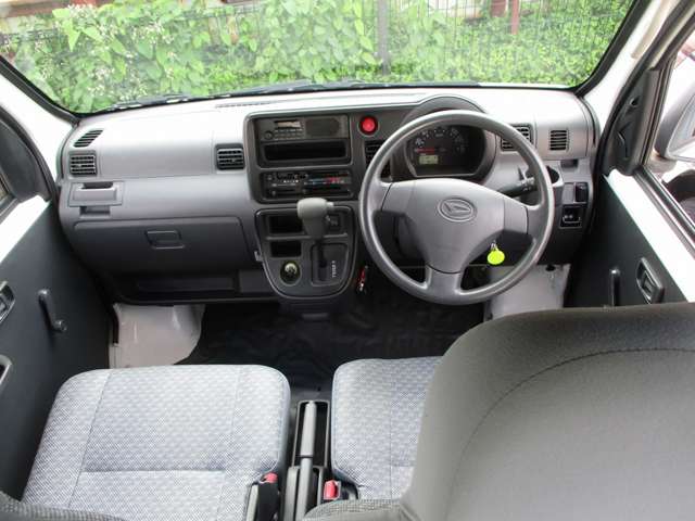 Daihatsu Hijet Cargo 4