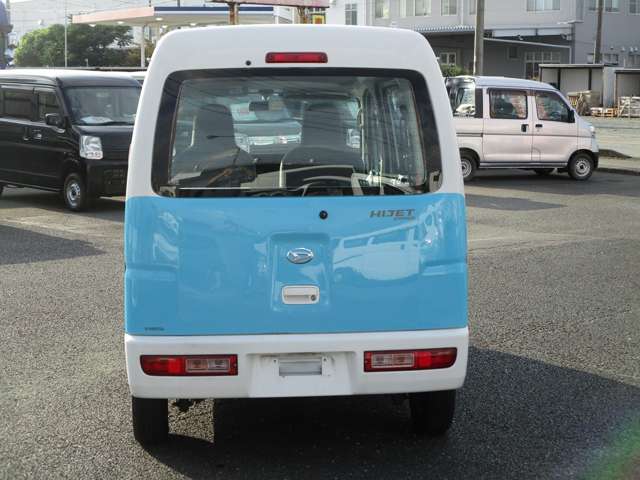 Daihatsu Hijet Cargo 8