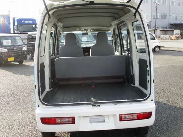 Daihatsu Hijet Cargo 10