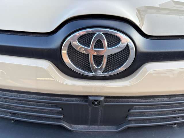 Toyota Sienta 9