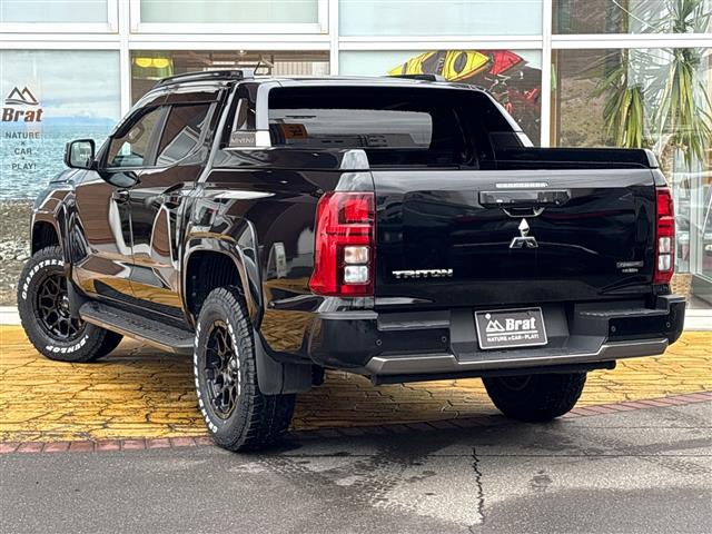 Mitsubishi Triton 8