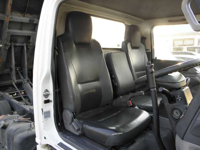 Isuzu Elf 4