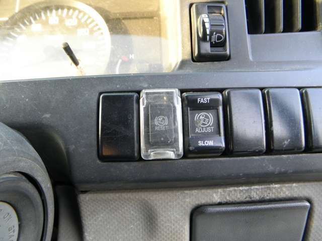 Isuzu Elf 7