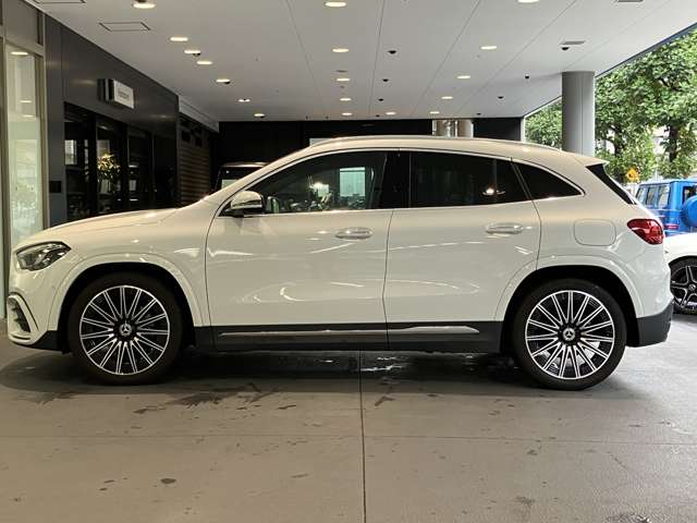 Mercedes-Benz GLA-Class 4