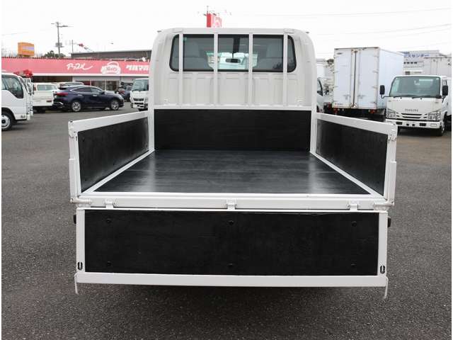 Isuzu Elf 2