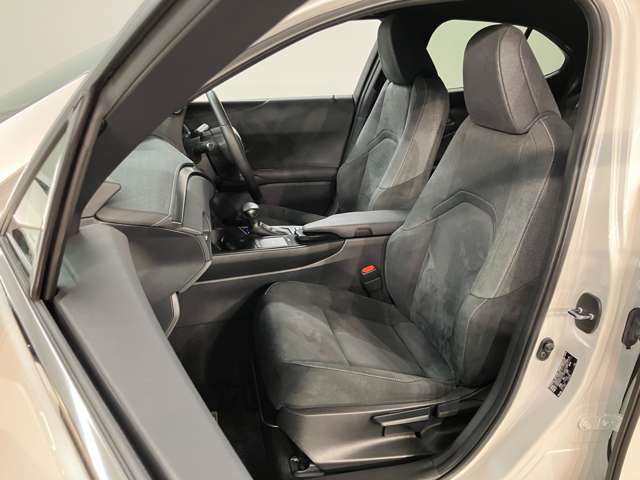 Lexus UX 8