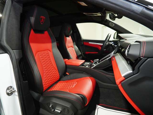 Lamborghini ウルス 3