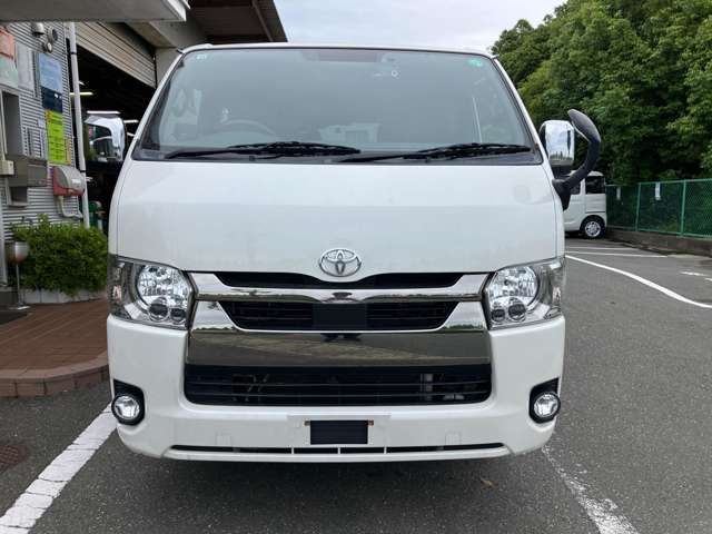 Toyota Hiace Van 11