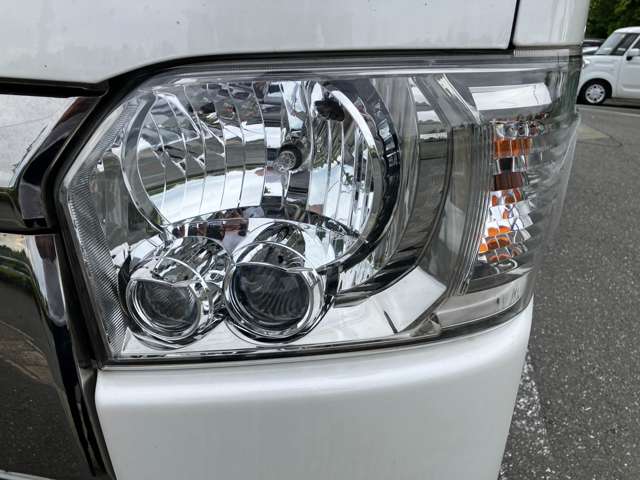 Toyota Hiace Van 12