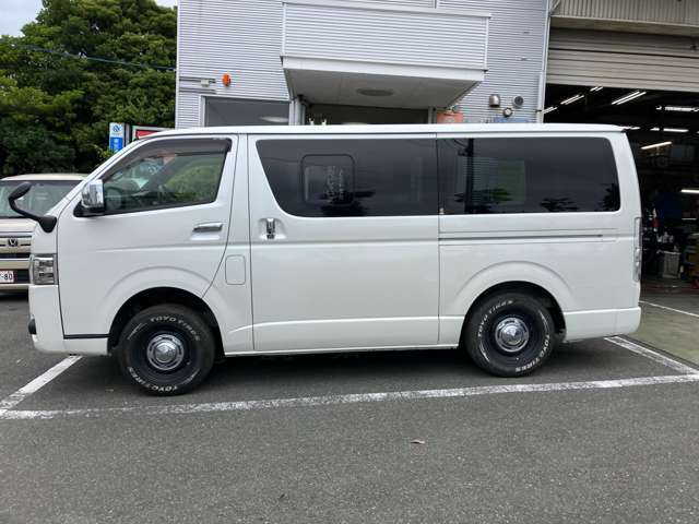 Toyota Hiace Van 5