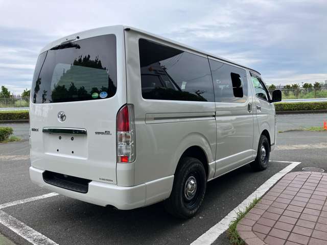 Toyota Hiace Van 8