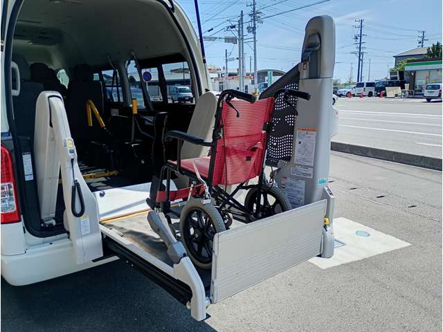 Toyota Hiace Van 7