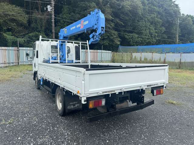 Isuzu Elf 6