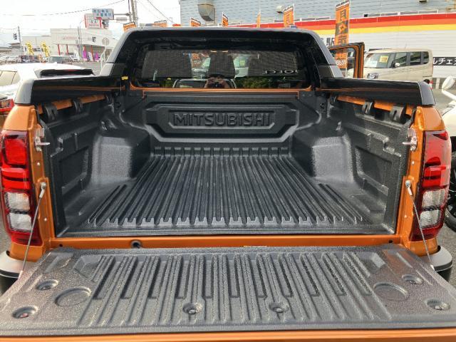 Mitsubishi Triton 8