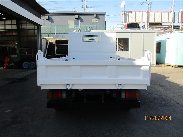 Isuzu Elf 7