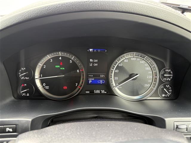 Lexus LX 11