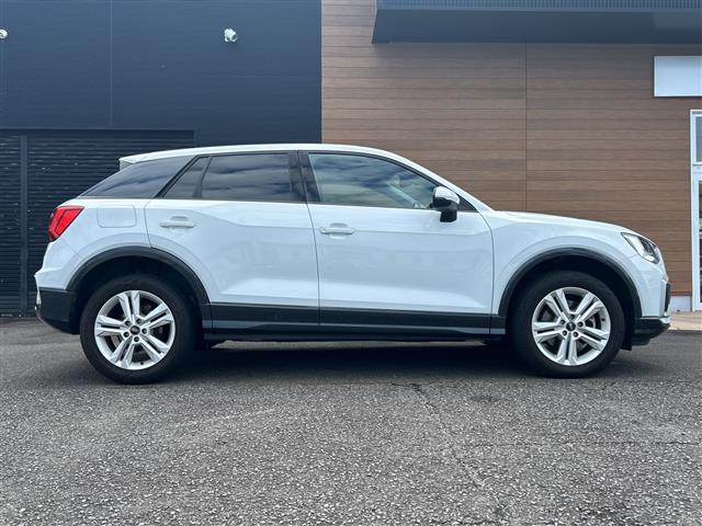 Audi Q2 11