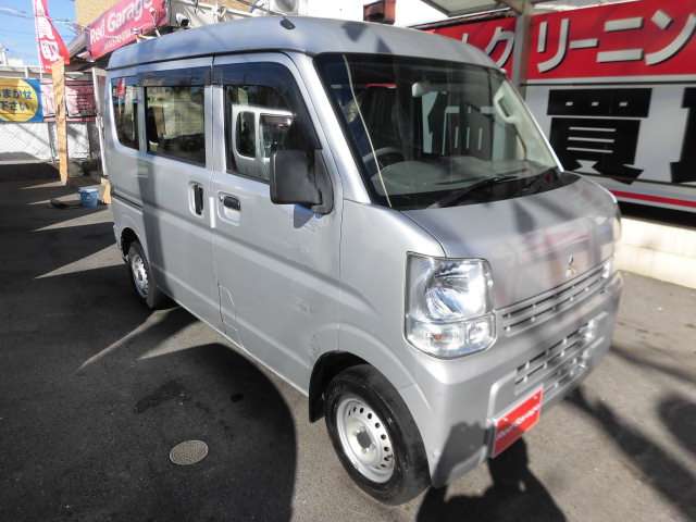Mitsubishi Minicab Van 2