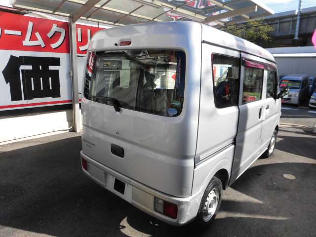 Mitsubishi Minicab Van 4