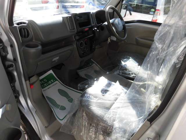 Mitsubishi Minicab Van 8
