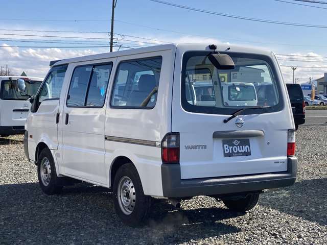 Nissan Vanette 4