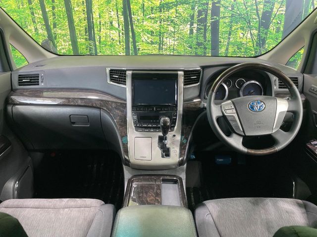 Toyota Alphard Hybrid 2
