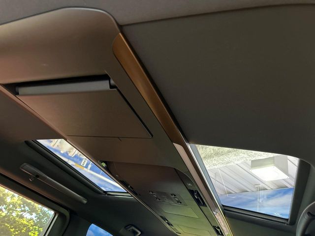 Toyota Vellfire 6