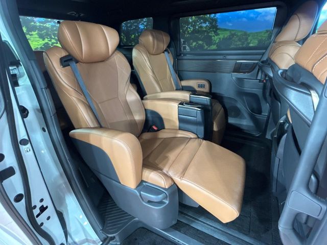 Toyota Vellfire 9