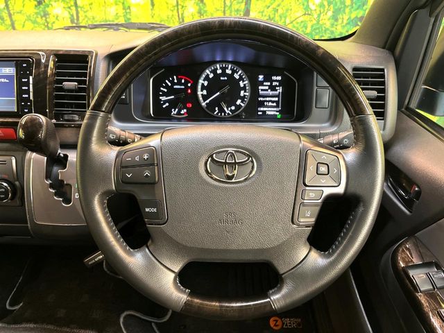 Toyota Hiace Van 12