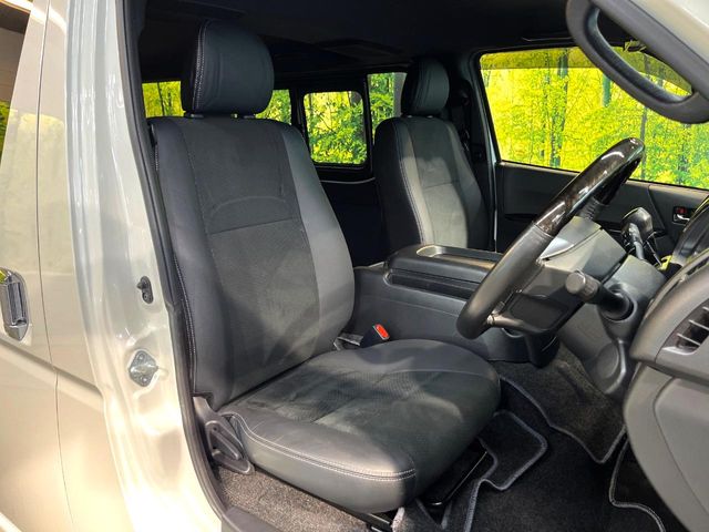 Toyota Hiace Van 9