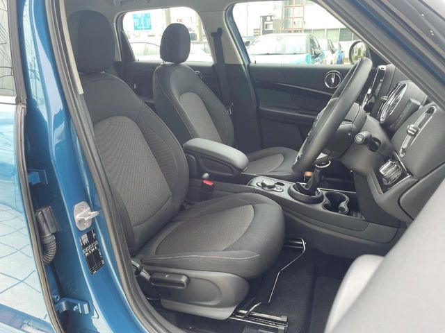 MINI Crossover 8