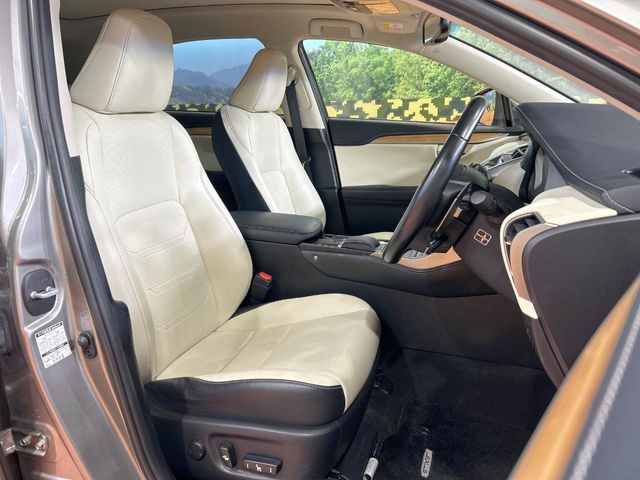 Lexus NX 8
