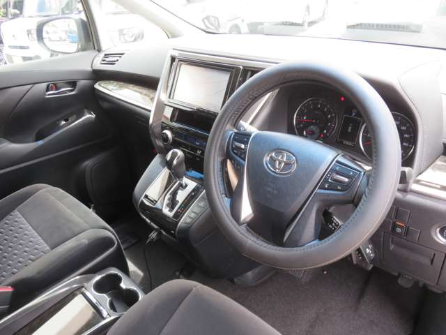 Toyota Vellfire 4