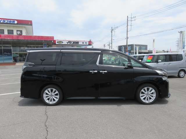 Toyota Vellfire 8