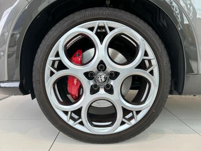 Alfa Romeo トナーレ 12