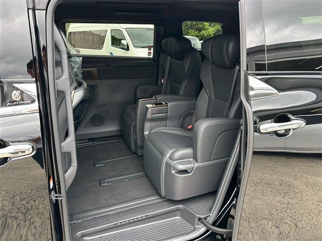 Toyota Alphard 6