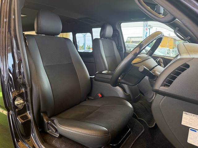Toyota Hiace Van 11