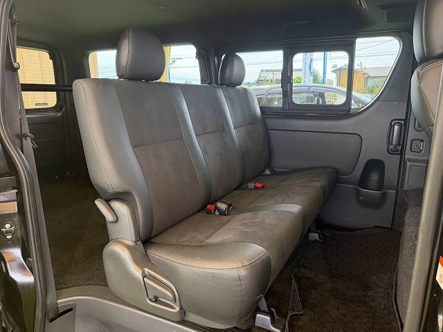 Toyota Hiace Van 12